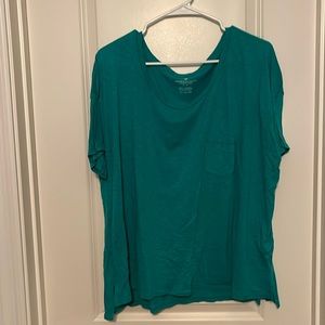 Kelly green pocket tee